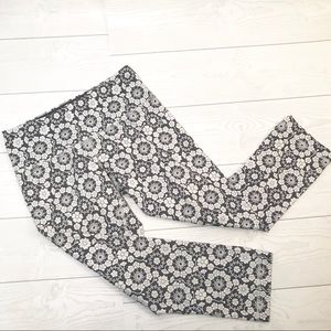 Lululemon grey and white floral legging